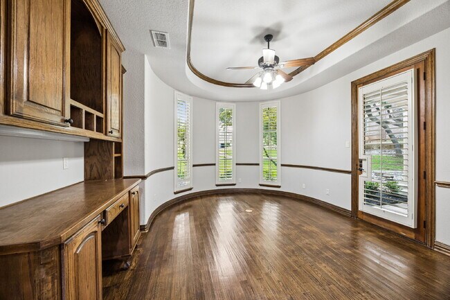 Building Photo - 2101 Miracle Point Dr