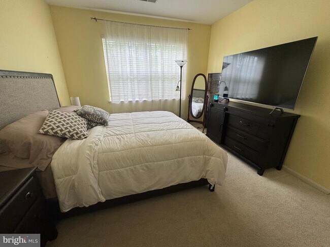 Building Photo - 2604 Chapel Lake Dr