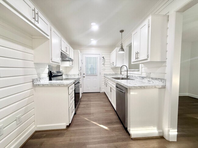 Building Photo - Stunning & Spacious 4/2 Home in Lake Jackson!