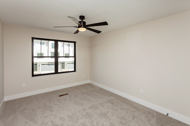 Building Photo - 2907 SW Prairie Trail Pkwy