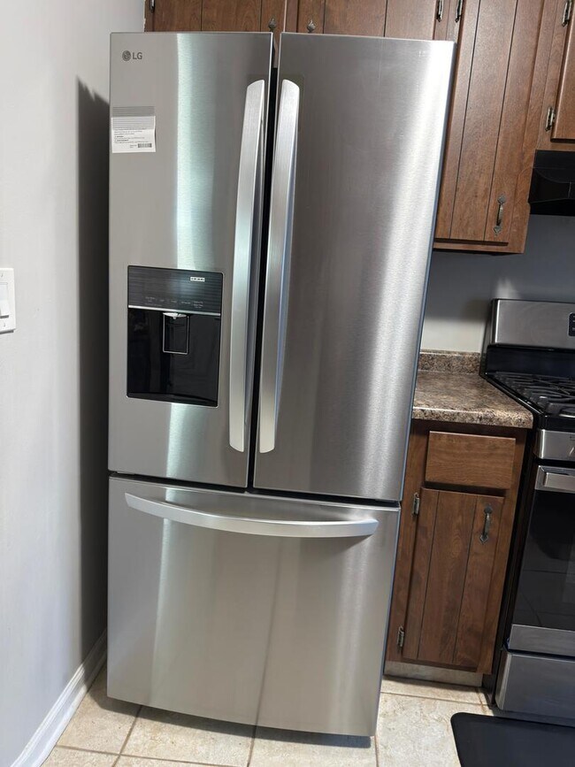 Building Photo - 321 Maplewood Ct