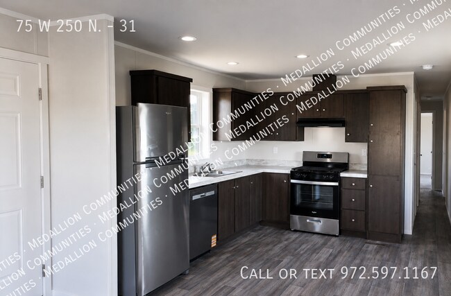 Building Photo - 75 W 250 N