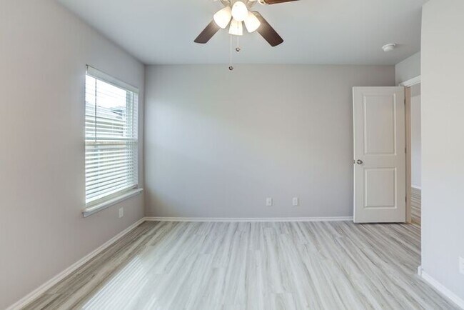 Building Photo - 4/2.5/2 New Construction Available Now!