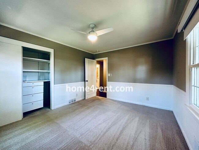 Building Photo - Updated Ranch Style Home in Prairie Villag...