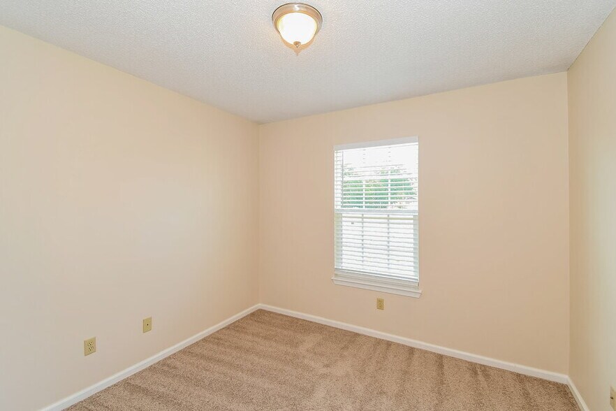 Building Photo - 3176 Chads Ct