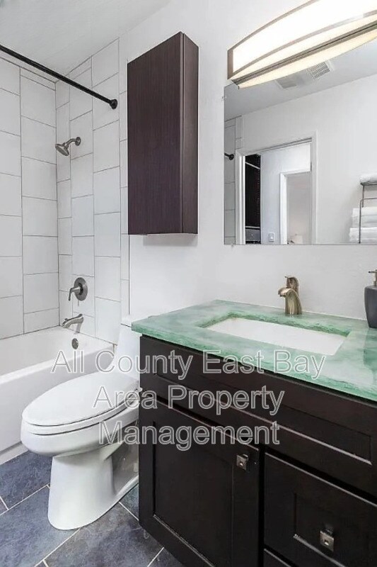 Building Photo - 5 Admiral Dr