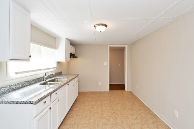 Building Photo - Newly Renovated Beauty in Pinson!