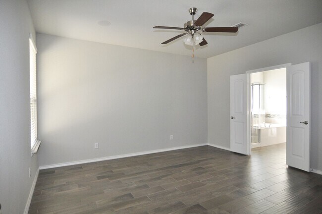 Building Photo - Amazing 4-3.5-2 in North Fort Worth!