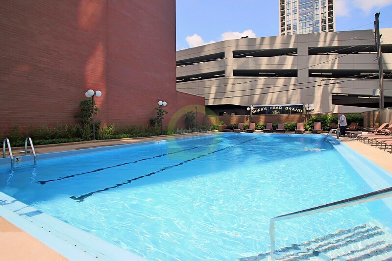 Building Photo - 1121 N Dearborn St