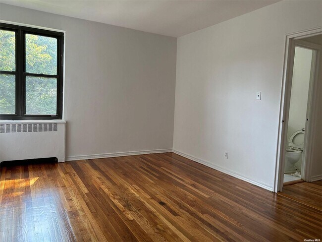 Building Photo - 13 Welwyn Rd