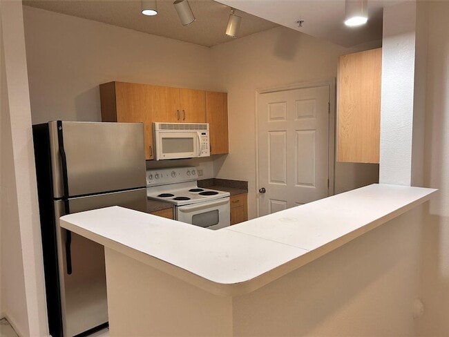 Building Photo - 533 NE 3rd Ave