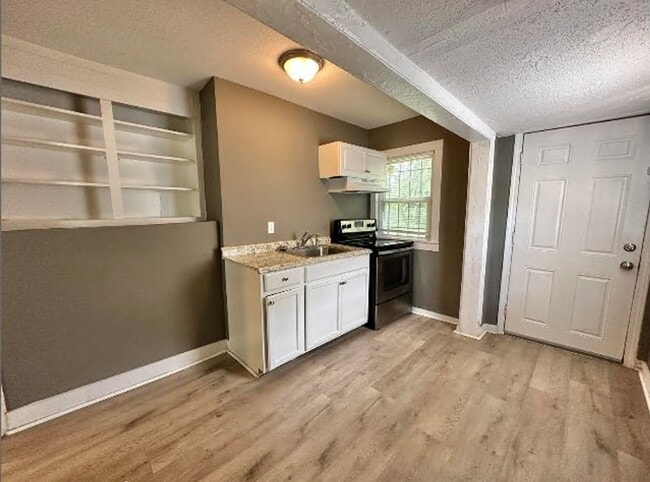 Building Photo - AVAILABLE NOW! HALF OFF 2ND MOTH RENT! 2 B...