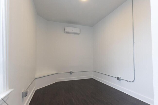 Building Photo - 713 Locust St