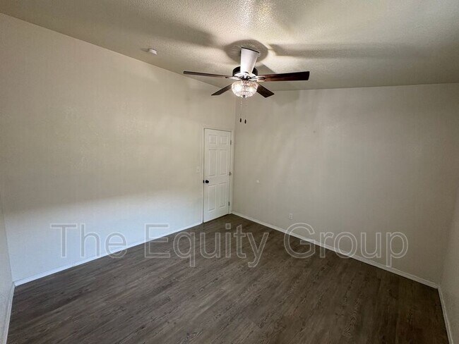 Building Photo - 1040 N Sumter Ct