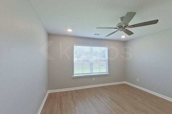 Building Photo - 133 Denise Dr