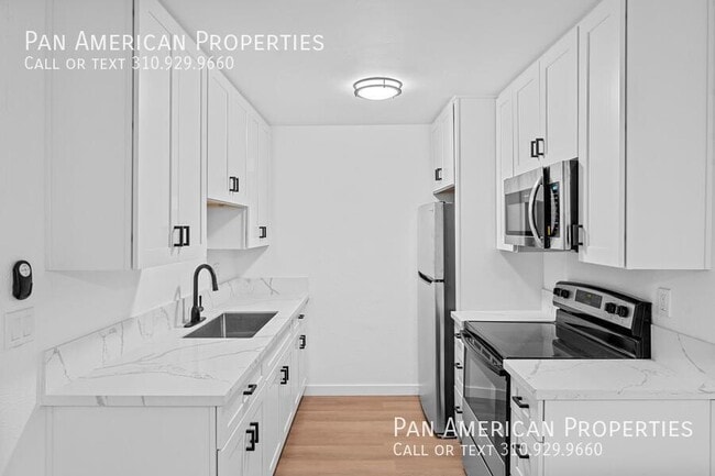 Building Photo - 894 Phillips St