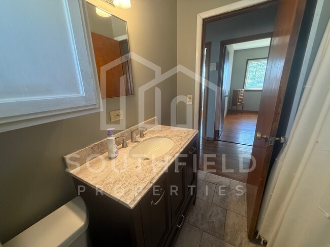 Building Photo - 5881 Elm St