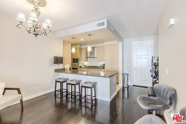 Building Photo - 376 Caruso Ave