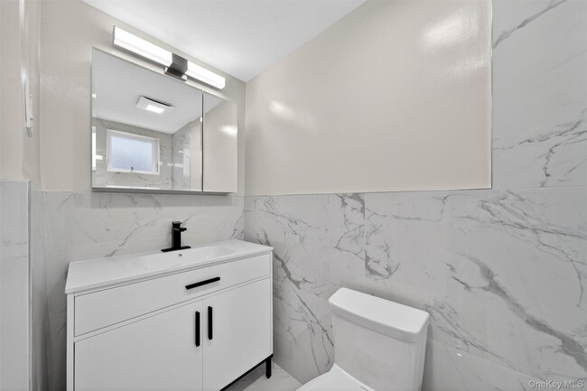 Building Photo - 303 Main St