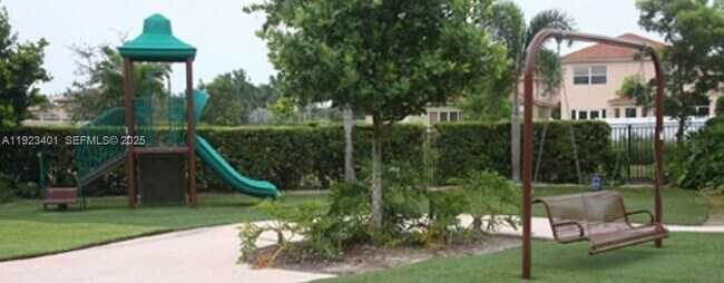 Building Photo - 4110 NE 24th St