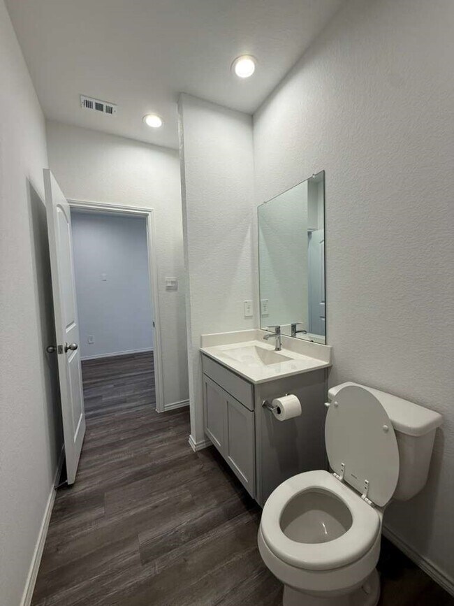 Building Photo - 5037 Almond Ter Dr