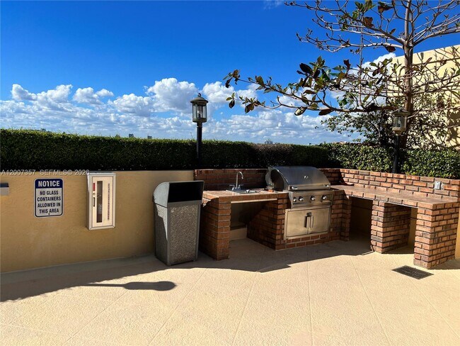 Building Photo - 2475 Brickell Ave