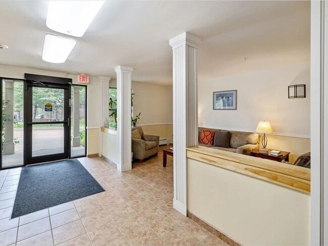 Building Photo - 2BD/1BA Condo at City's Edge, South Burlin...