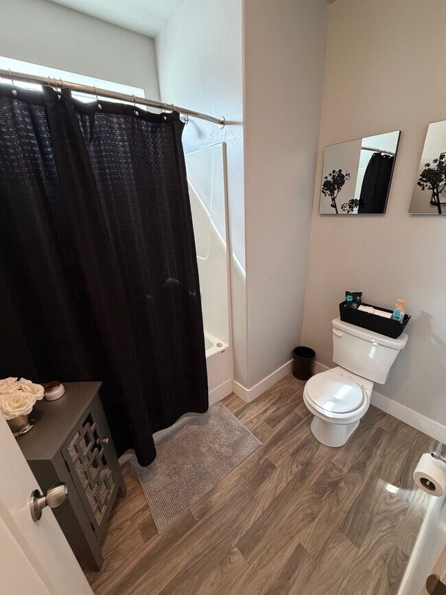Building Photo - Beautiful 3-Bedroom Condo in Herriman! (Dog-Friendly)