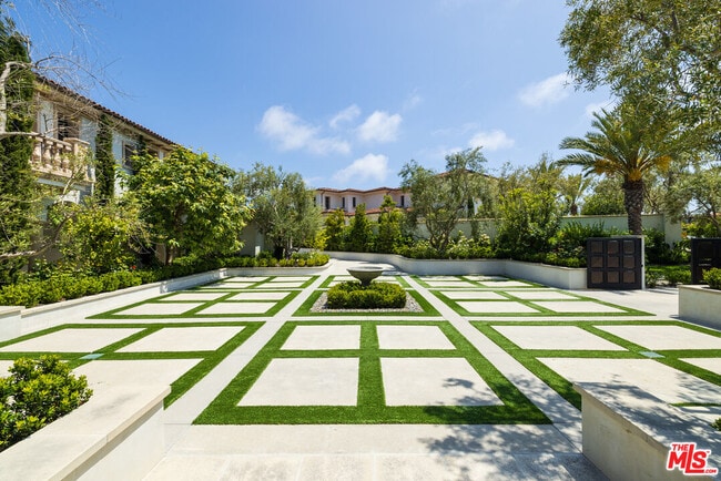 Building Photo - 28 Tide Watch