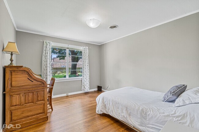 Building Photo - Adorable Broadmoor rental!