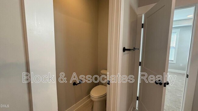 Building Photo - 200 E Moore St