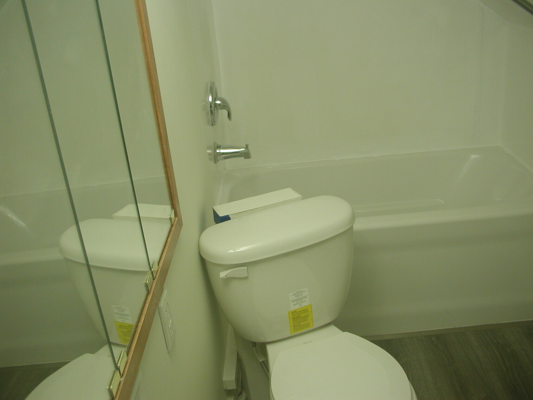 Building Photo - 241 E Ronning Ave