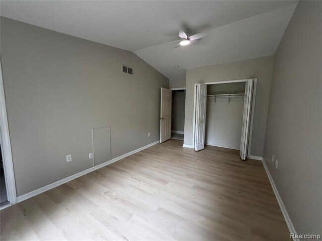 Building Photo - 758 Sandalwood Dr
