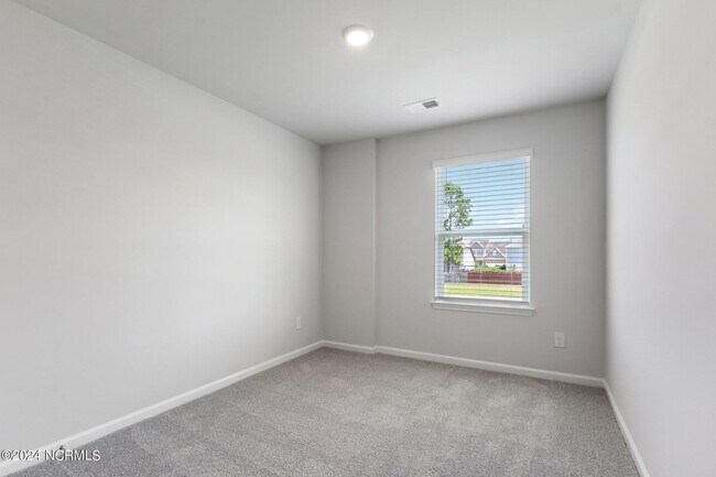 Building Photo - 3121 Lobelia Ln