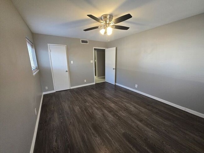 Building Photo - Spacious in Carrollton