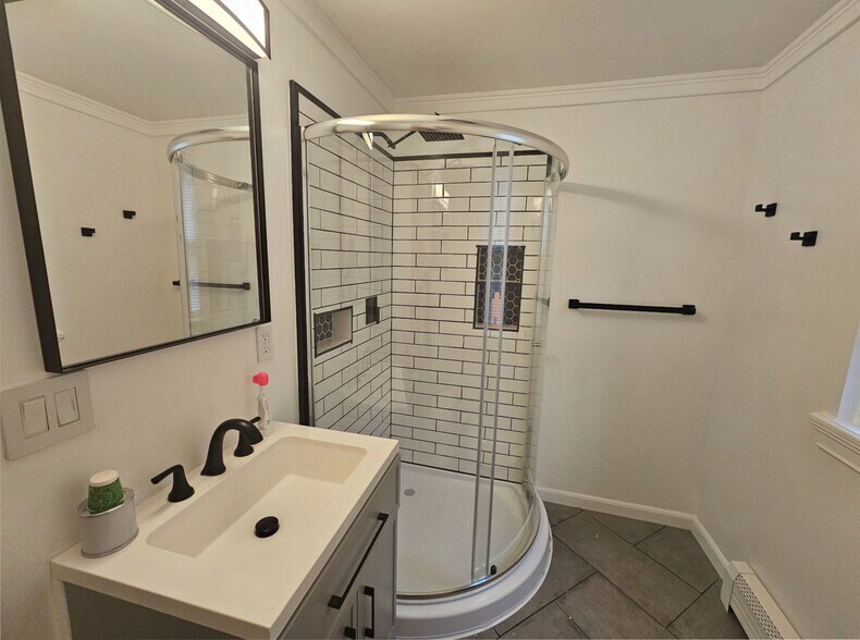 Building Photo - 404 S 4th St