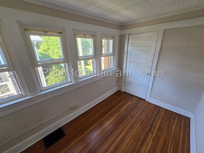 Building Photo - 41 Westwood Pl