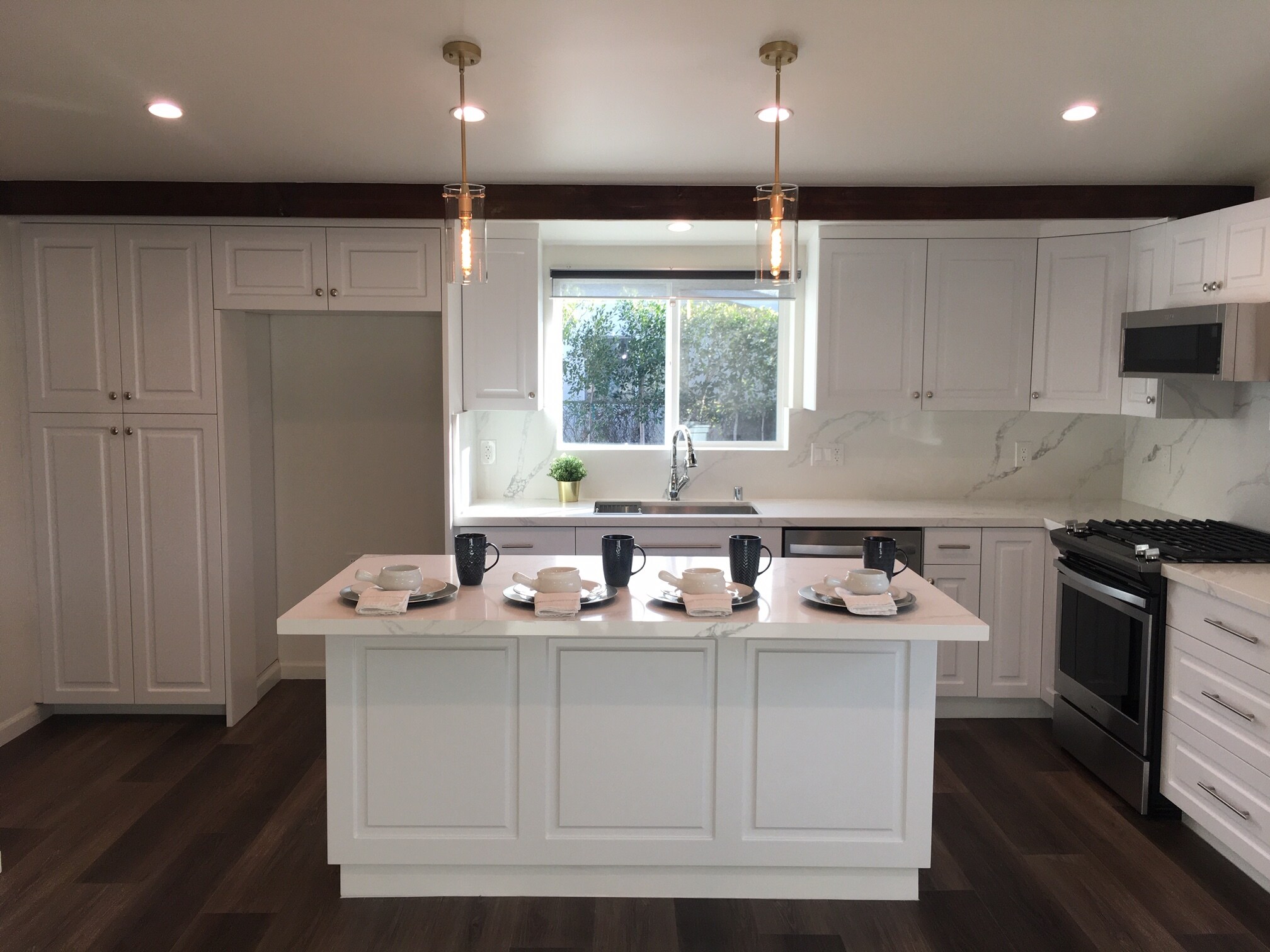 Building Photo - 10022 Kester Ave