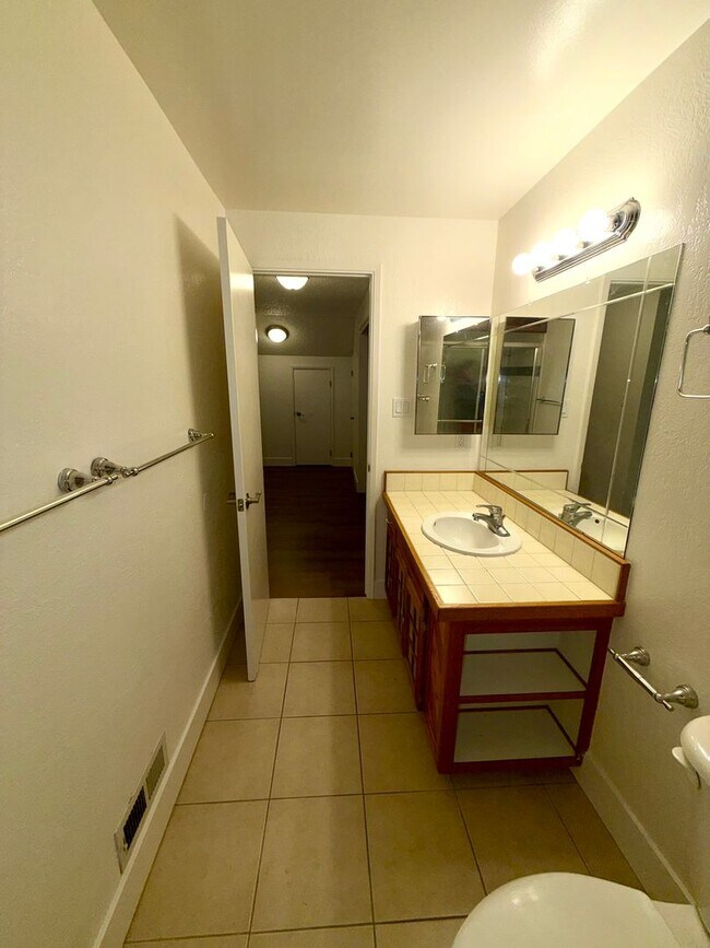 Building Photo - 1643 York Wy