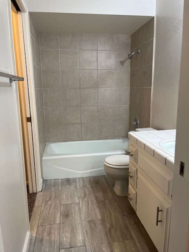 Building Photo - SH6012C