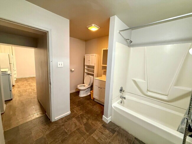 Building Photo - 242 S Queen St