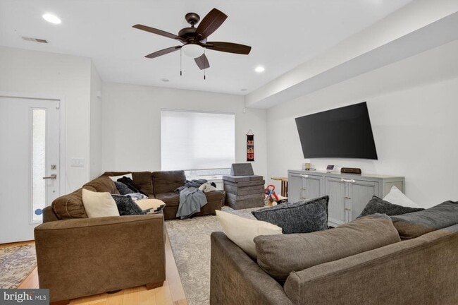 Building Photo - 1504 Earl St