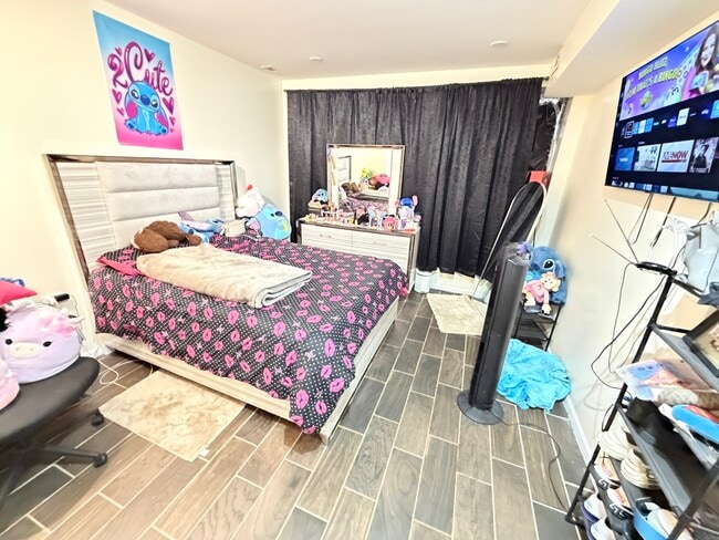 Building Photo - 2817 N Clybourn Ave