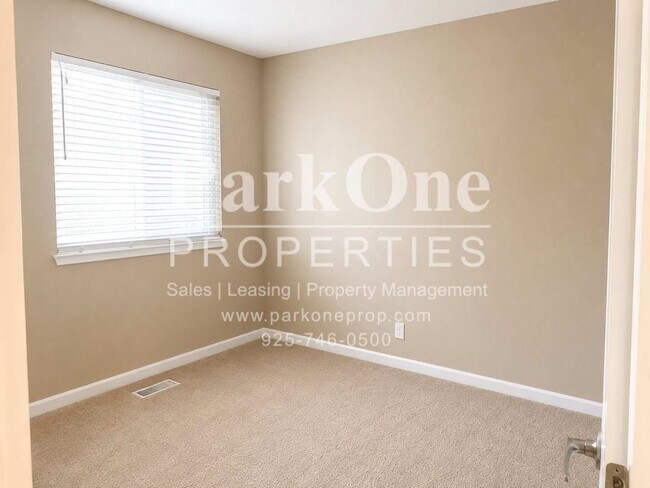 Building Photo - Nicely Updated Home Now Available in Pleasant Hill