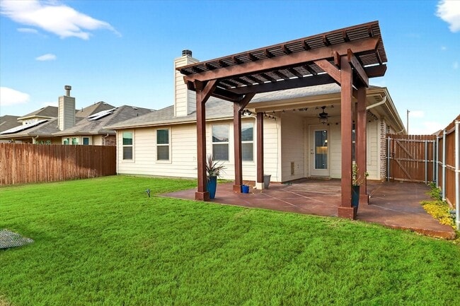 Building Photo - 628 Presidio St