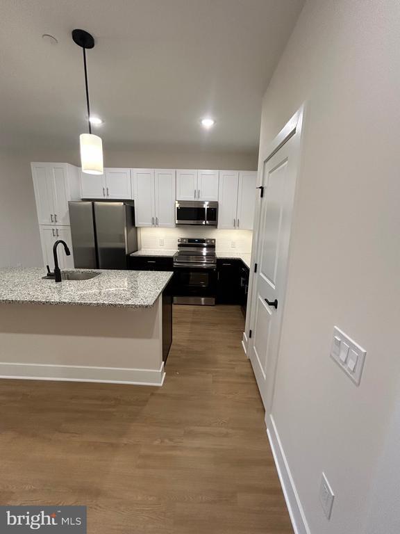 Building Photo - 624 Main St