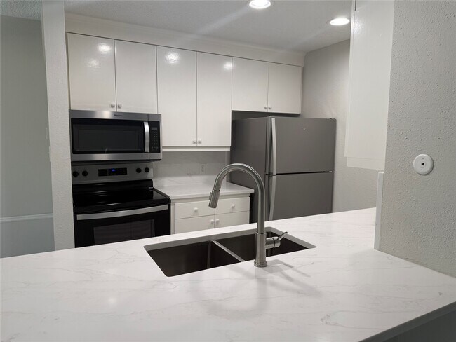 Building Photo - 2120 El Paseo St