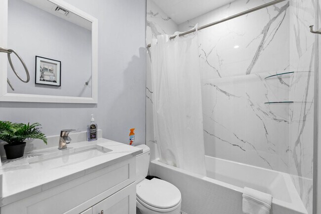 Building Photo - 1011 Bennington St