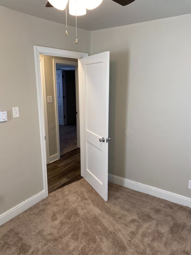 Building Photo - Just Renovated w/ large yard