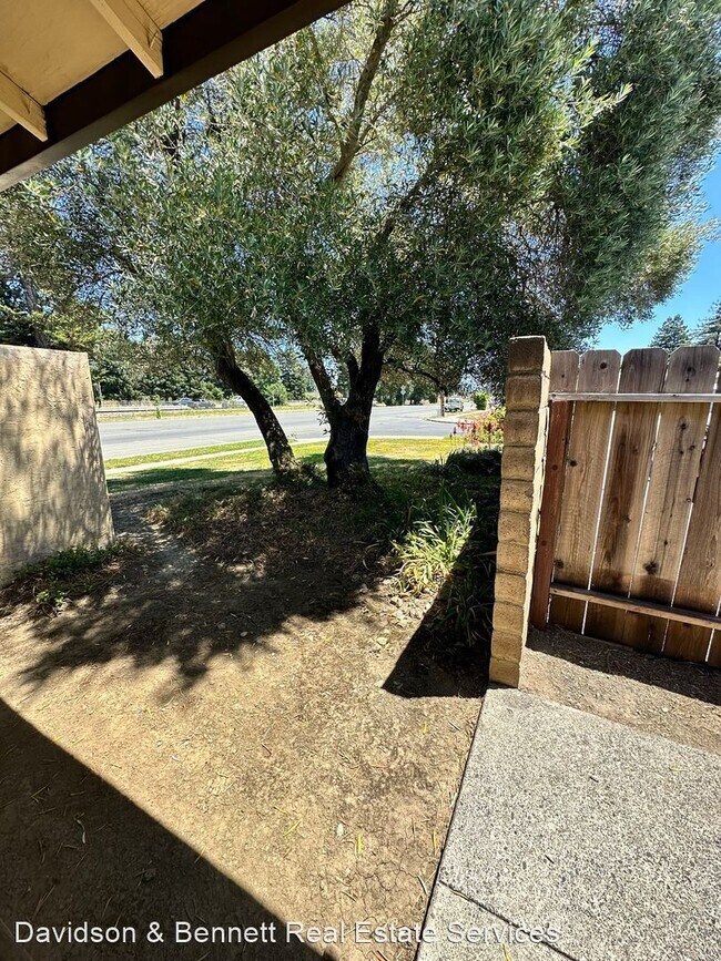 Building Photo - 2 br, 1 bath House - 3985 Dunhill